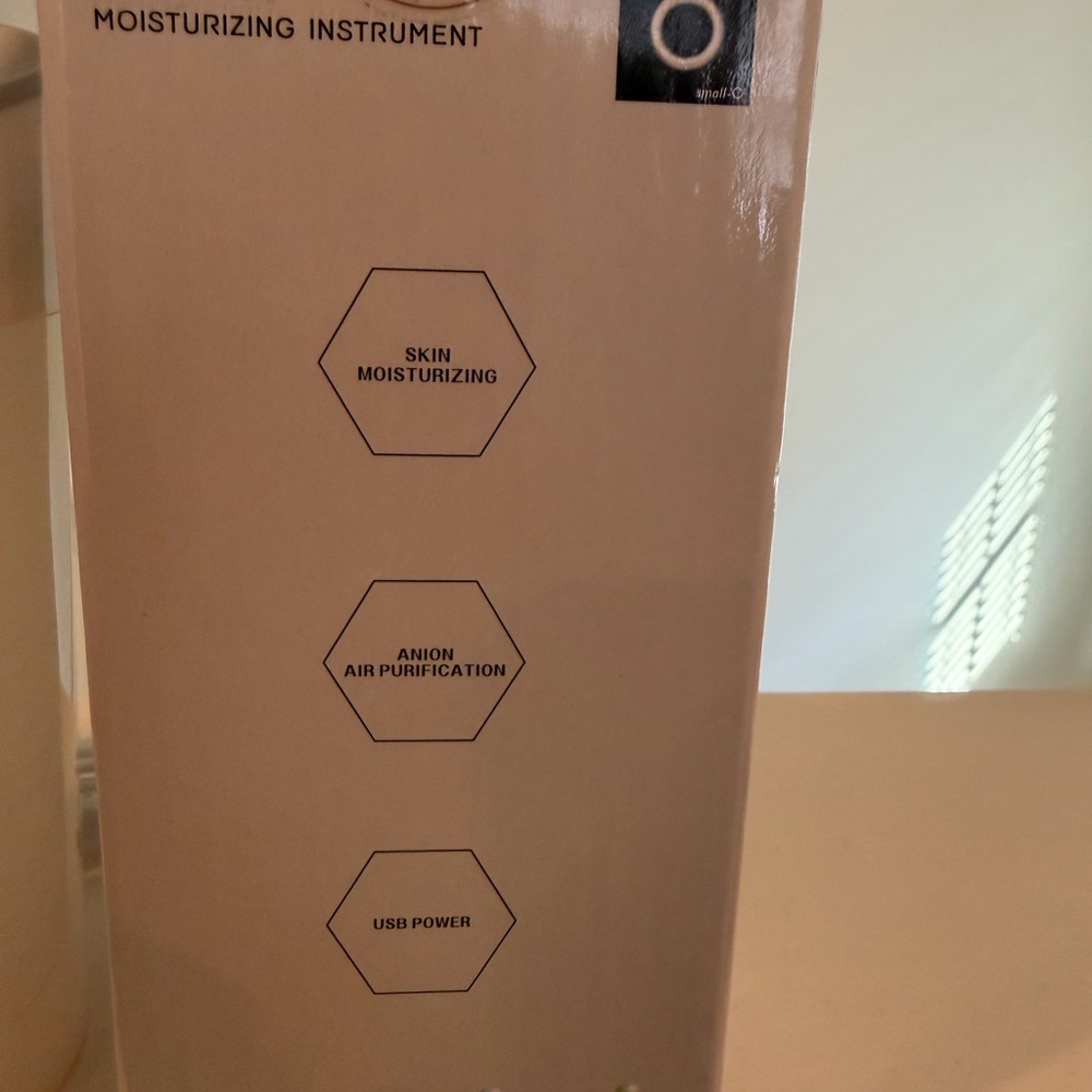 USB White Portable Humidifier Diffuser - Picture 6 of 8